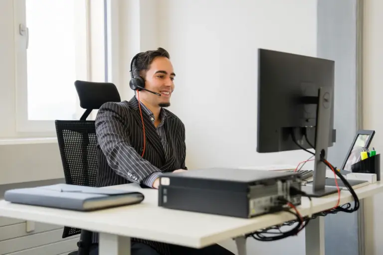 Angelo in einem erfolgreichen B2C-Kundengespräch für professionelles Telemarketing und Callcenter-Dienstleistungen in der Schweiz – Aurenus AG.